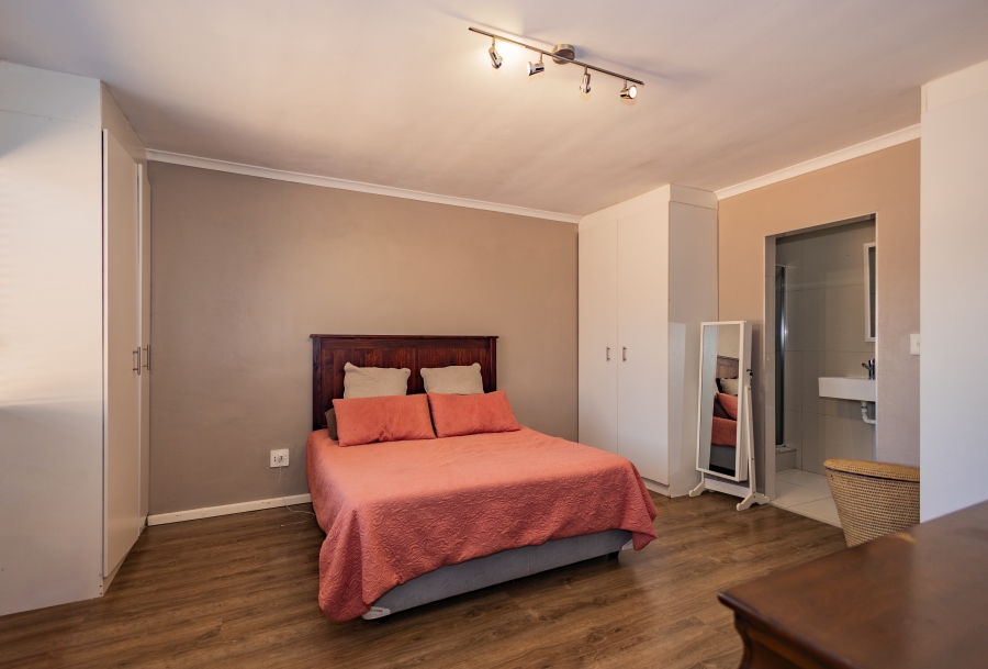 4 Bedroom Property for Sale in Table View Western Cape